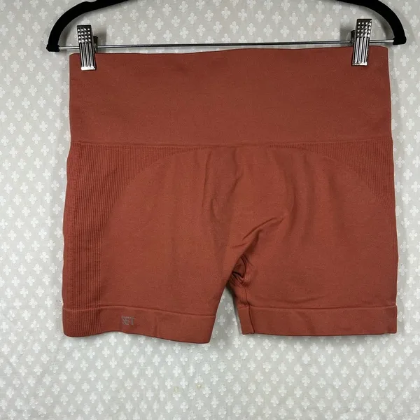 Set Active Orange High‎ Rise Seamless Bike Shorts - Image 4