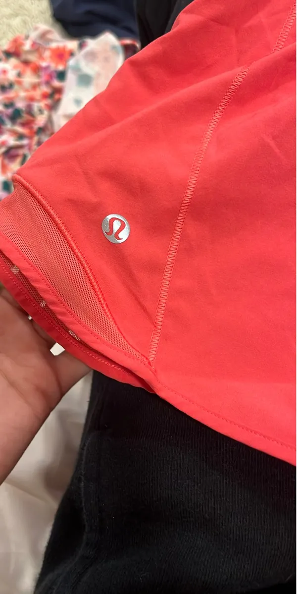 Lululemon Hot Shorts 4" High-Rise - Image 4