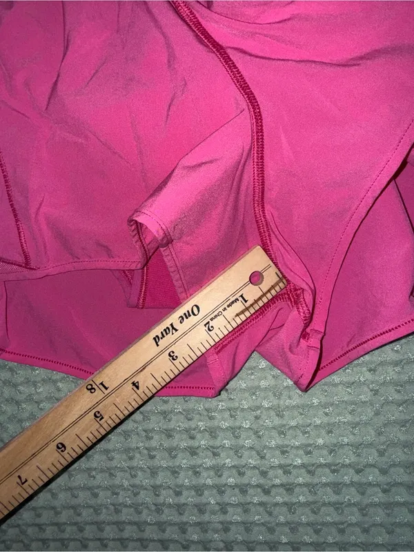 Lululemon Hotty Hot Short II *2.5" Ripened Raspberry size 8 - Image 3