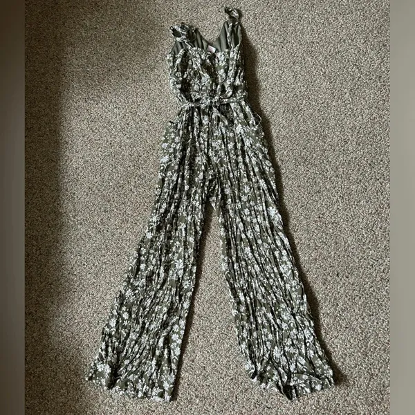 NOBO Green Flowy Floral Jumpsuit Women’s Size Medium (7-9) - Image 3