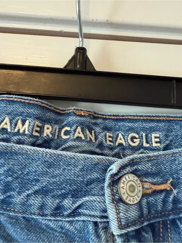 American Eagle Outfitters Medium Wash Distressed High Rise Mom Jeans Size 14 - Image 6