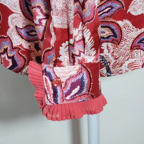 Chico's Red Satin Paisley Blouse with Ruffled Cuffs Size Medium Colorful Blouse - Image 6