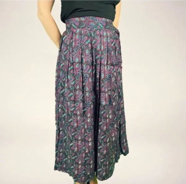 CLEAROUT! VINTAGE Patterned Skirt Size 2 Like New Purple - Image 3