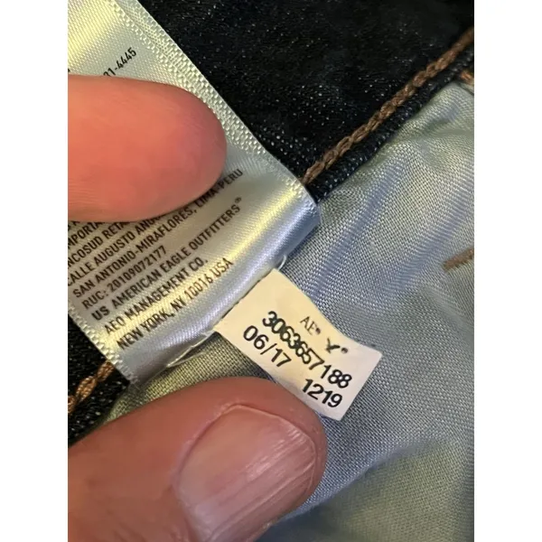 American Eagle Outfitters Tomgirl Jeans Womens 4 Dark Wash Blue Distressed Denim - Image 12