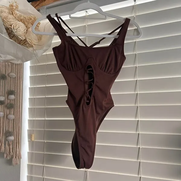 Icon Swim Chocolate Brown Ribbed Cutout One Piece Swimsuit Y2K Bombshell XS - Image 2