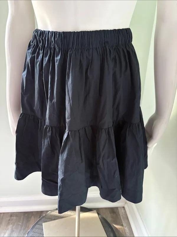 NWT Abercrombie & Fitch Tiered Poplin Mini Skirt in Black Size Medium - Image 2