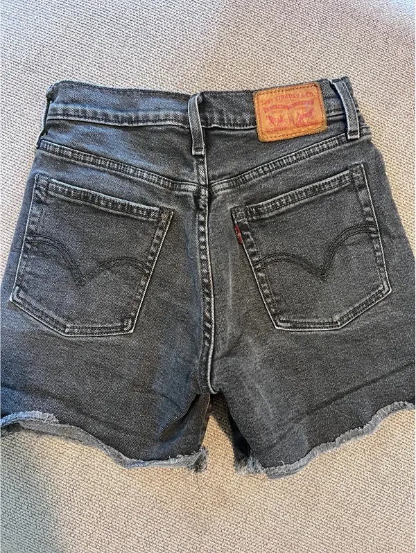 Levi’s Black/Grey Denim Shorts - Image 3