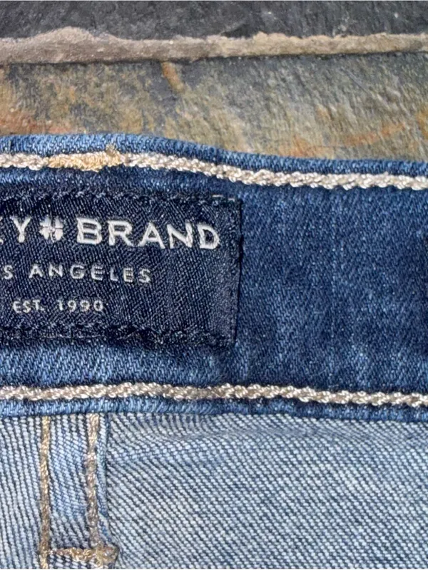 Lucky Brand Woman’s Blue Washed Straight Jeans - Image 4