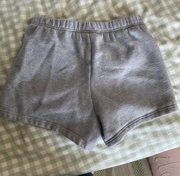 aritzia tna cozy grey sweat shorts - Image 3