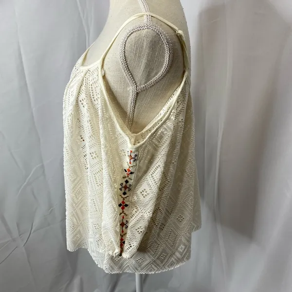Miss Me lace eyelet cold shoulder top size small embroidered front - Image 6