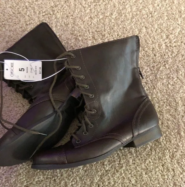 Cherokee Brown combat boots with floral blue design inside - Image 2