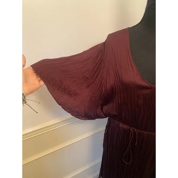 Vince Crushed Satin Flutter Sleeve Dress in Burgundy Crinkle Plisse V Neck Shift - Image 2