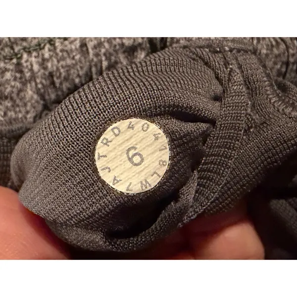 Lululemon Hotty Hot Short II 2.5" Black‎ Grey Lined Athletic Running Gym Size 6 - Image 3