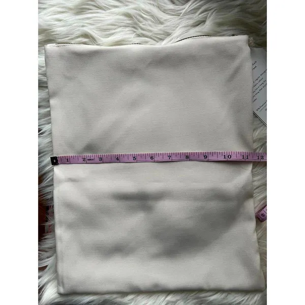 NWT’s Cozy Earth Beige Zippered Dust Bag Pouch Bag - Image 4