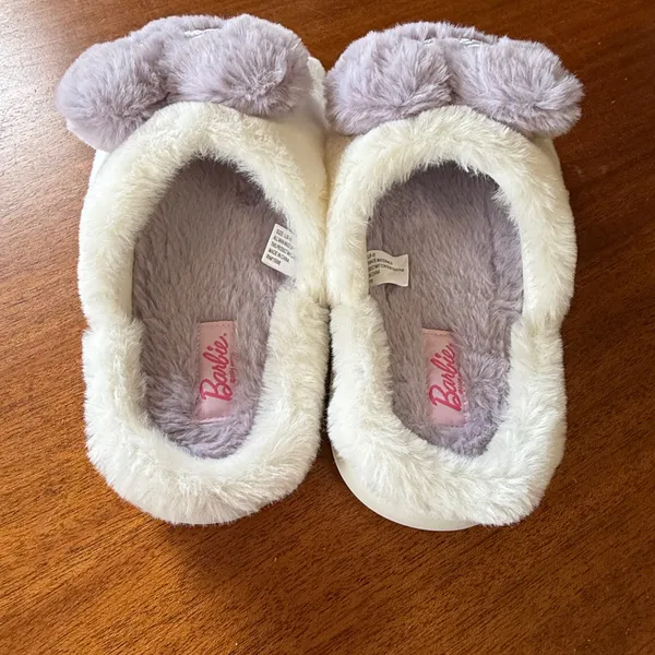NWOT Barbie White and Purple Plush Faux Fur Heart Slip On Slippers Large 8-9 - Image 3
