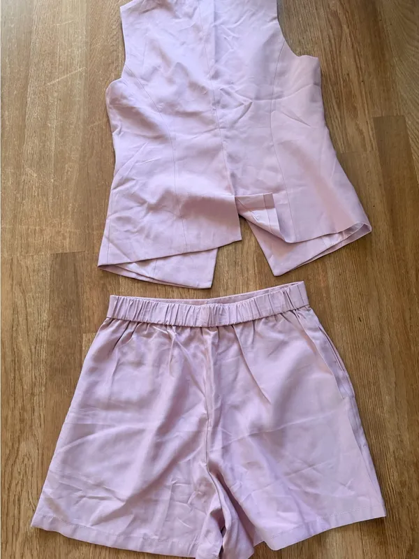 Tailored Pink High-Waist Bermuda Shorts & Vest Set - Image 4