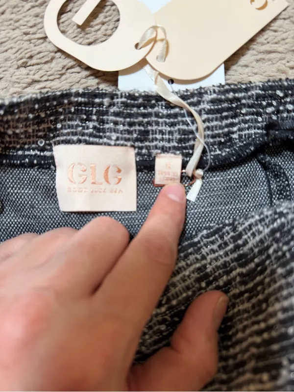 LG Black & White Tweed Top with Branded Tag - Image 3