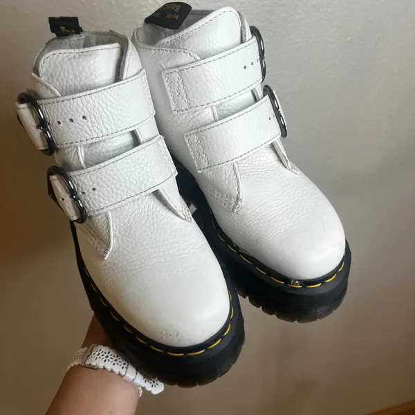 Dr. Martens Pebbled White Leather Devon Heart Platform Combat Boots 6US / 37EU - Image 3