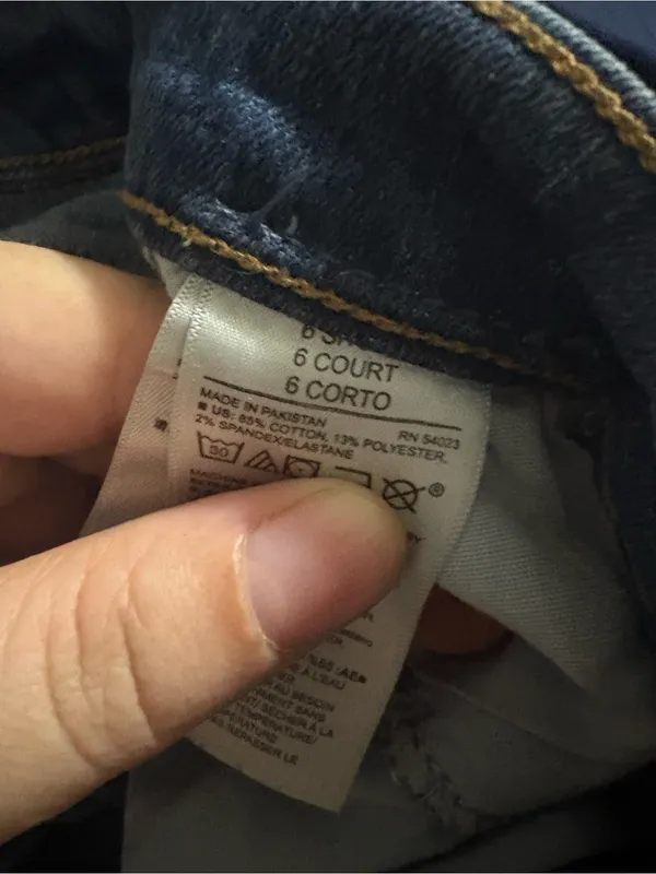Old Navy Boot Cut Jeans in Faded Blue Denim - Image 5