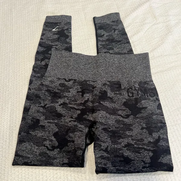Gymshark buttscrunch black camo leggings M women - Image 2