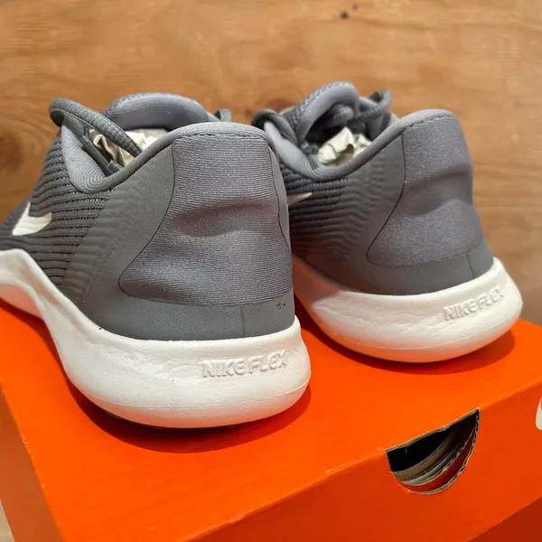 Nike Flex 2018 RN Women size 7.5 - Image 5