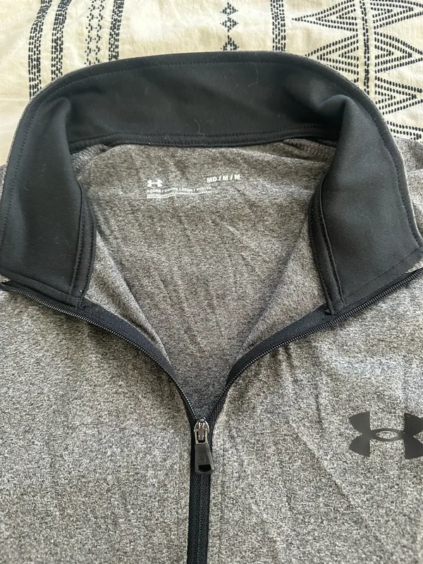 Under Armour Men’s Shirt Athletic gray quarter zip pullover size medium - Image 3