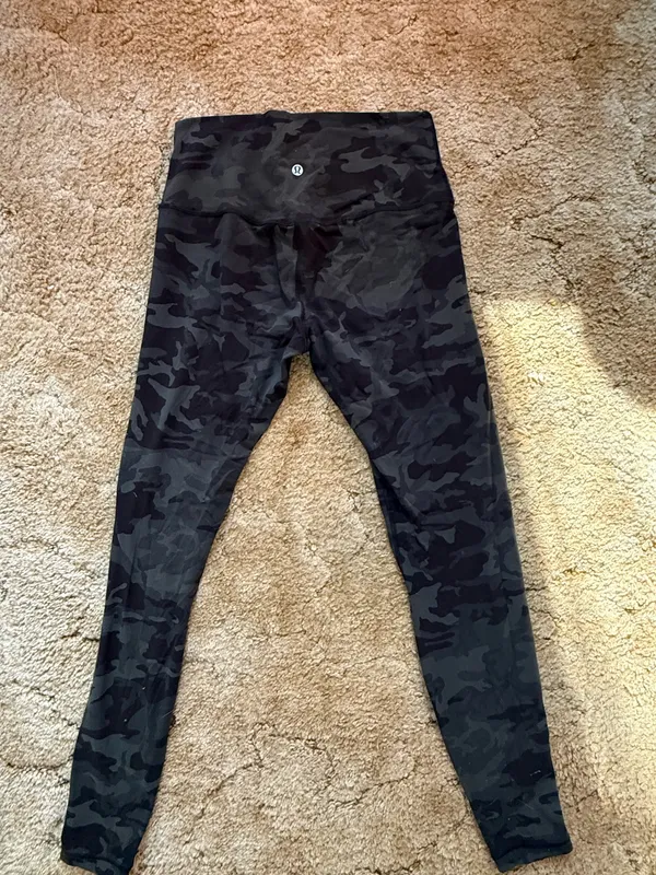 Lululemon Dark Camo High Rise Leggings Size 8 Black Gray - Image 2