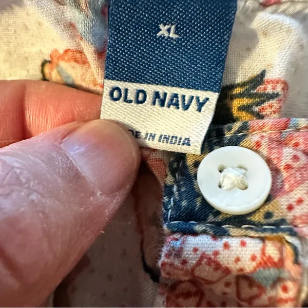 Old Navy Cream Floral Women's Blouse - Image 4