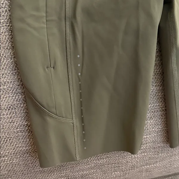 Lululemon Fast and Free Olive Green Women's Shorts 8” Light size 2 $78 - Image 7