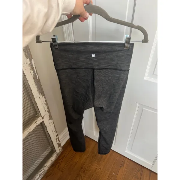 lululemon Wunder‎ Under High-Rise Leggings in a heathered black womens 6 - Image 4