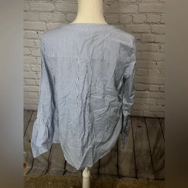 NWT Caslon puff sleeve embroidered blouse small - Image 2