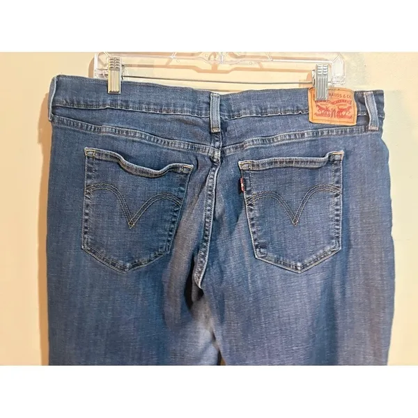 Levi's Boyfriend Jeans Distressed Medium‎ Wash Size 34 - Image 6