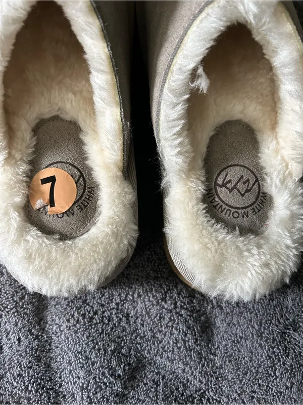 White Mountain Women’s Light Grey Suede Look Faux Fur Lined Slippers SZ 7 NWOT - Image 7