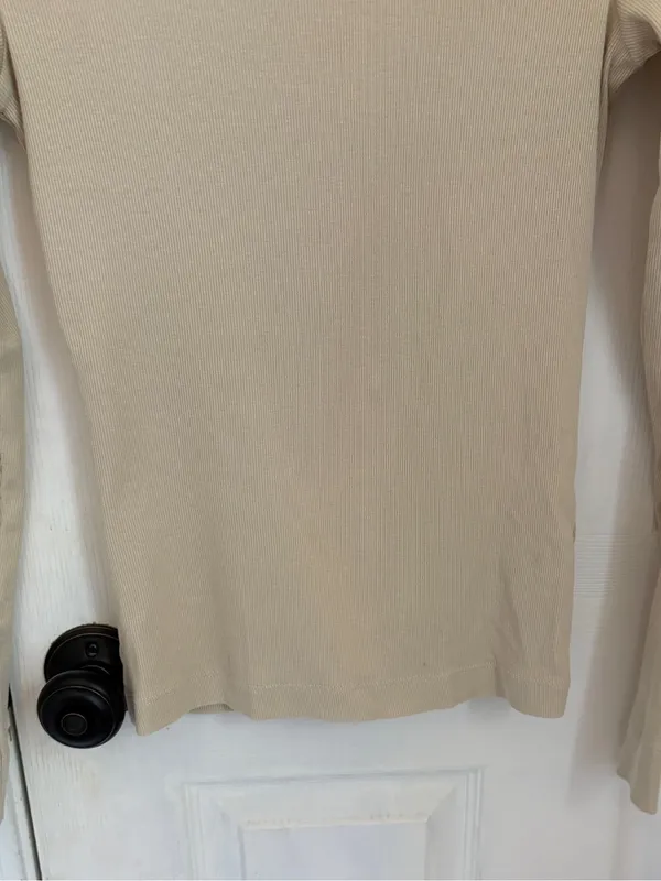 H&M Long Sleeve Crewneck Ribbed Top in Beige - Image 3