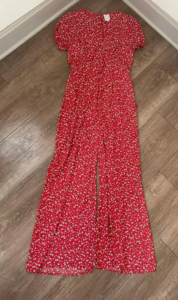 Blue Rain red floral jumpsuit v-neck tie back jumper Women’s size Large - Image 6
