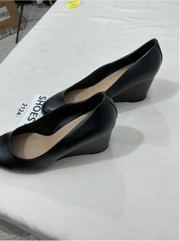 Womans excellent Call It Spring Veegan Black Slip On Wedge Casual Shoes Size 10 - Image 3