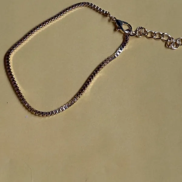 Elegant Gold Chain Bracelet - Image 3