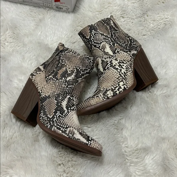 Qupid Slay Snake Print Heeled Boots - Image 4