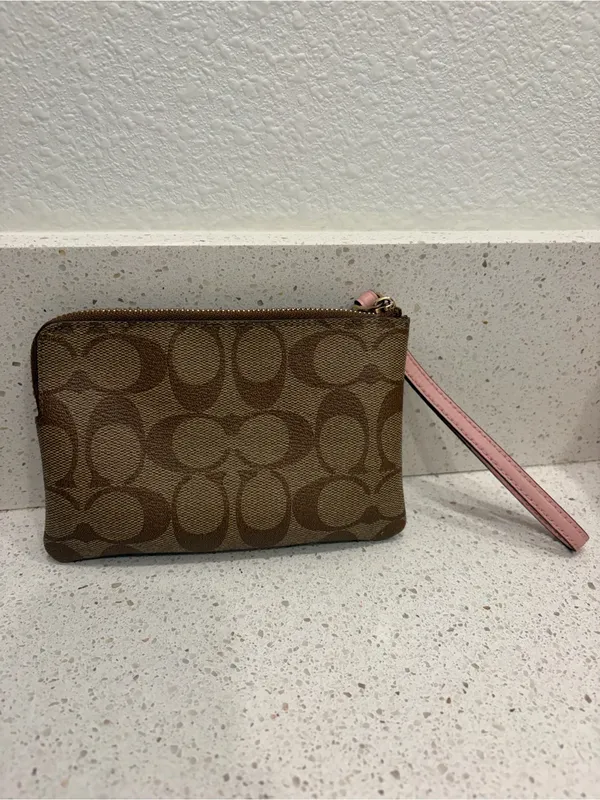 Coach Signature Logo Zip Wristlet Wallet, Beige/White, Credit Card Womens EUC - Image 4