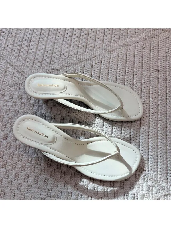 Reformation Amelia Thong Wedge Sandal in White/Brown Combo - Image 2