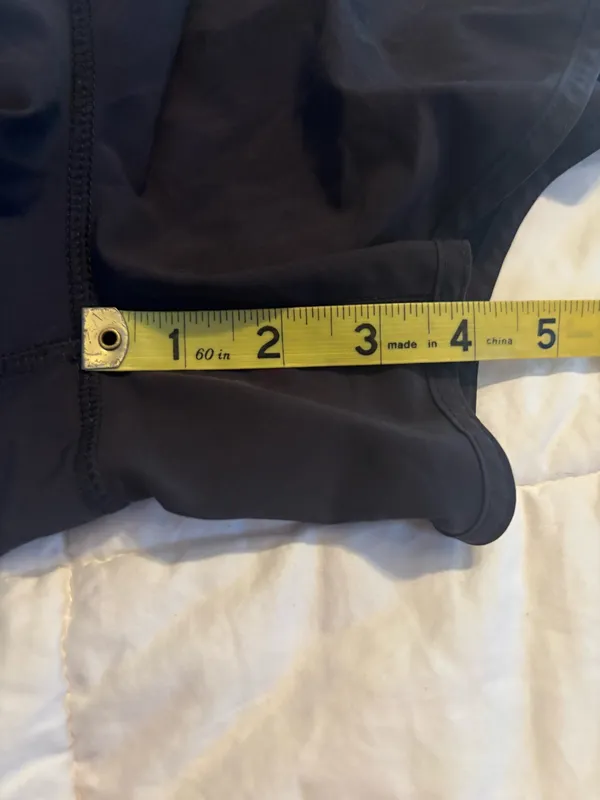 Lululemon size 10 black shorts  - Image 6