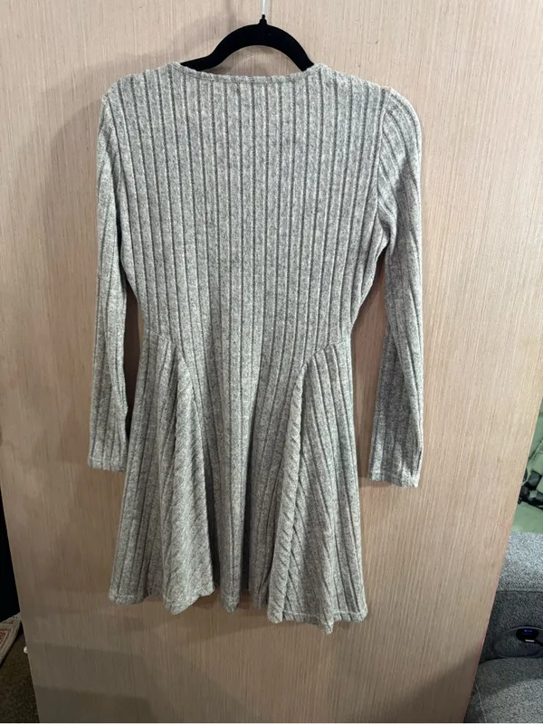 HALARA Ribbed V‑Neck Long Sleeve Fit and Flare Dress in Light Gray Size Medium - Image 3