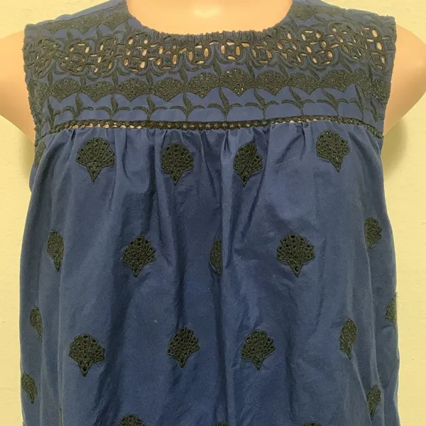 Vineyard Vines Size Medium sleeveless lined dress eyelet seashell embroidered - Image 2