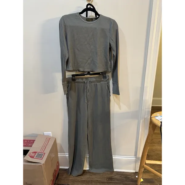 Nuuds 2 Pc Loungewear Set Cropped Top Long Sleeve Pant Green Gray Size Large - Image 4