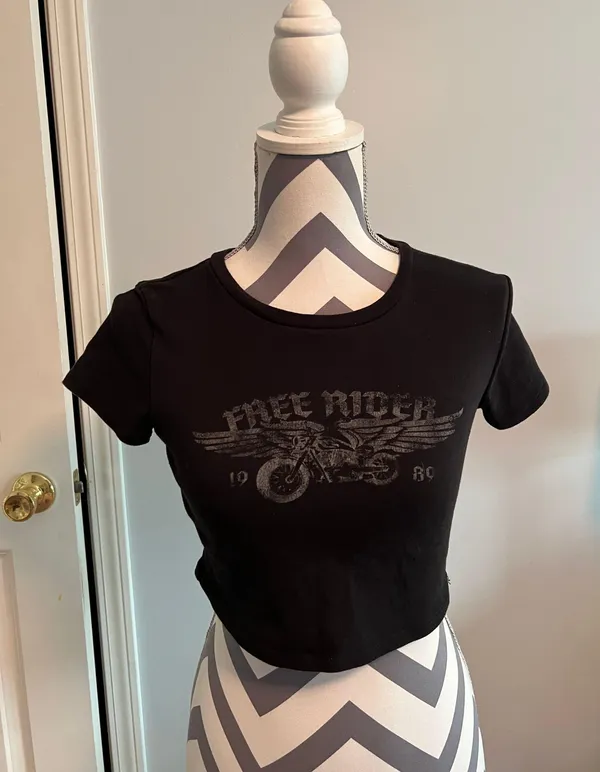Garage Stormi Tee - Image 4