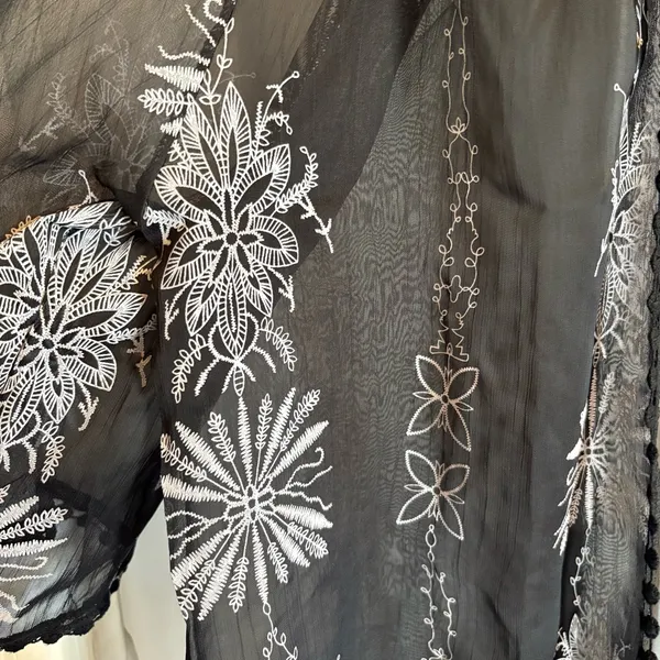 Forgotten Grace Black White‎ Cover Up Robe Sz XL Flowers Pom Pom Trim Resortwear - Image 5