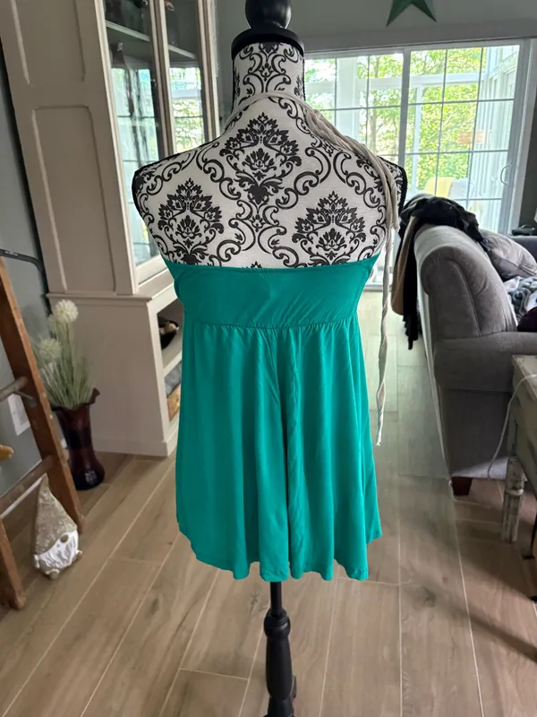 Bee Stitched size medium green halter mini dress - Image 4