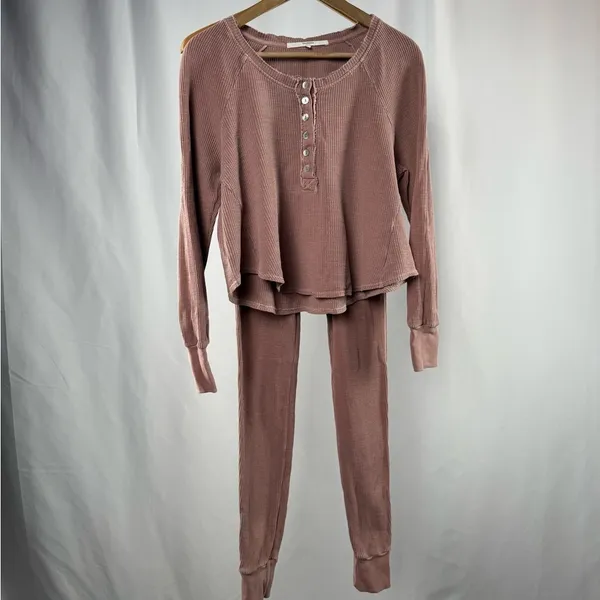 Tularosa Green The Vista Henley Top & Legging in Rose Pink‎ Size Extra Small - Image 3