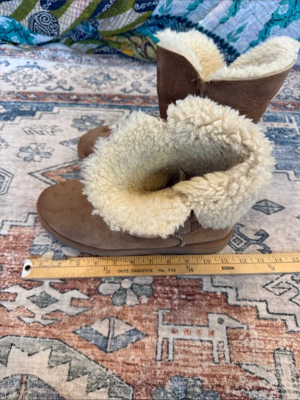 UGG Chestnut Suede Bailey button Shearling Ankle Boots 9 WIDE - Image 8