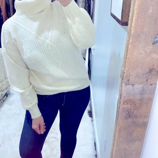 TURTLENECK ivory color cable knit sweater size small oversized - Image 2